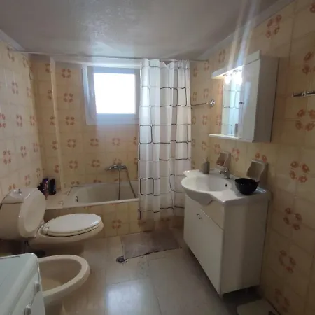 Apartment 2 Br110 Sqm Free Parking Full Clima