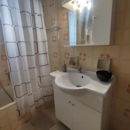 Apartment 2 Br110 Sqm Free Parking Full Clima